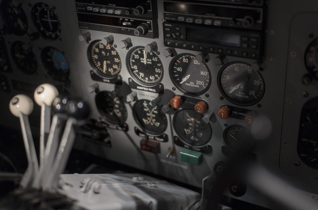 cockpit 1245935 1920